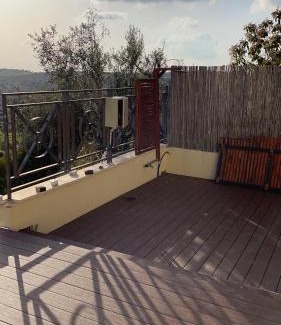 Mateh Yehuda Villa | La Villa Toscana: Pool & Elah Valley vineyard view