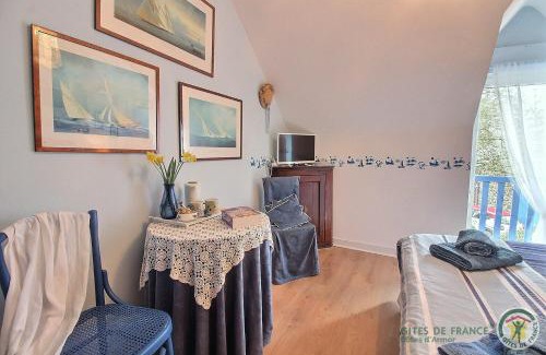 Ploubalay Bed & Breakfast | La ville es colins