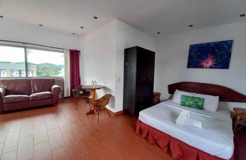 San Salvador Bed & Breakfast | La Zona Hostel