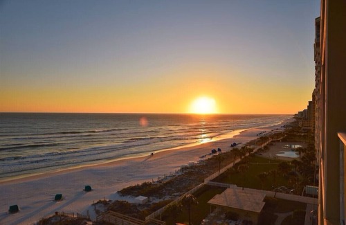 Coffeyville Condo | Labor Day Discount! Penthouse, Pool & Hot Tub, Fabulous View & decor