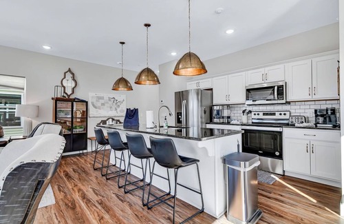 Table Rock House | Labor Day Open, Fire Pit in Backyard, Lots of Games, Close to Entertainment-Dog Friendly-Hot Tub!