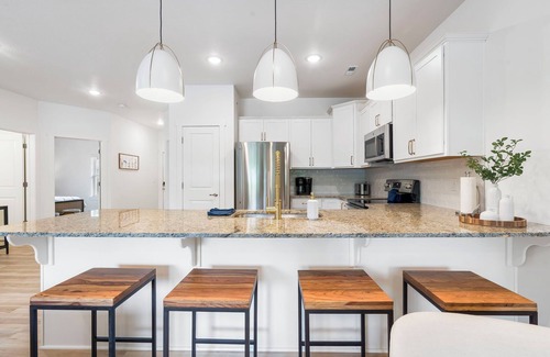 Branson Condo | Labor Day Open, Lake Taneycomo Views, Fishing Dock, Free Tickets, Cmty Outdoor Pool!