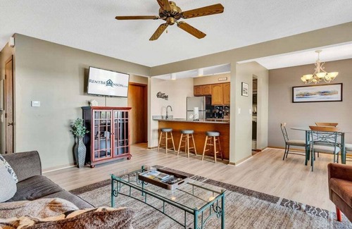 Indian Point Condo | Labor Day Open! Newly Updated Condo! Lake View! Spacious!