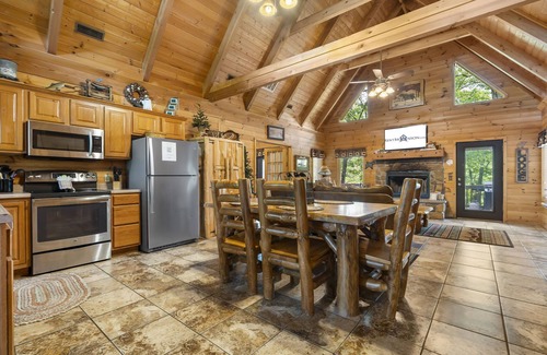 Branson Cedars Cabin | Labor Day Open Premium Log Cabin HotTub Firepit Car Charger Free Tickets Near Thunder Ridge