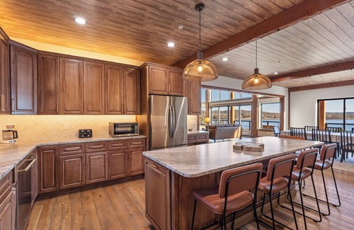 Lampe House | Labor Day Open, Pvt Outdoor Pool-Pvt HotTub-Breathtaking Lake Views/Access-New Build-Free Tickets