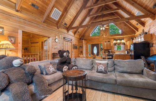 Branson Cedars Cabin | Labor Day Open, Renovated Three Bear Log Cabin, Private Hot Tub! Near Big Cedar, Car Charger