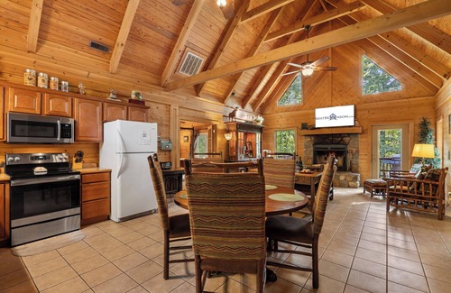 Branson Cedars Cabin | Labor Day Open, Secluded, HotTub, Jet bathtubs, Woods, Near Big Cedar & Shows-Firepit -CarCharger