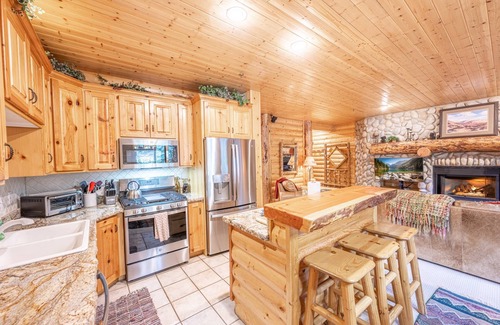 Deer Valley Condo | *Labor Day Sale* Free Activities with every Stay—Book Now, Travel Anytime Through December 17th!