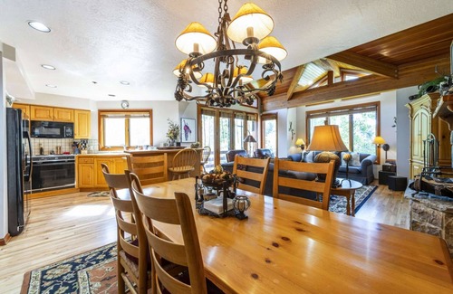 Deer Valley Condo | *Labor Day Sale* Free Activities with every Stay—Book Now, Travel Anytime Through December 17th!