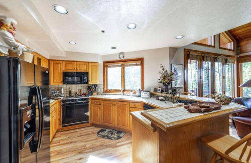 Deer Valley Condo | *Labor Day Sale* Free Activities with every Stay—Book Now, Travel Anytime Through December 17th!