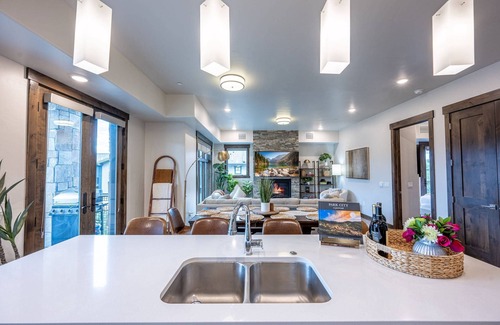 Park City Condo | *Labor Day Sale* Free Activities with every Stay—Book Now, Travel Anytime Through December 17th!