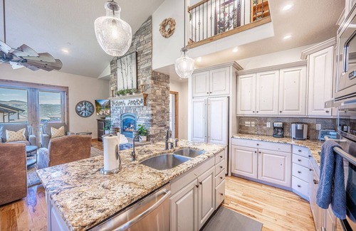 Park City Condo | *Labor Day Sale* Free Activities with every Stay—Book Now, Travel Anytime Through December 17th!