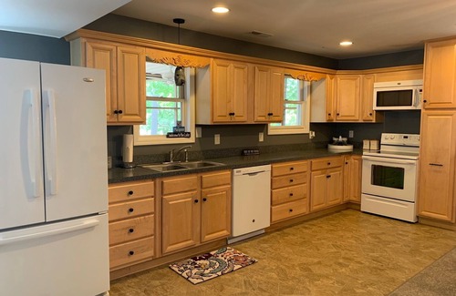 Henrico House | LABOR DAY SPECIAL- 3 Living spaces w/3 full Kitchens & a sandy beach