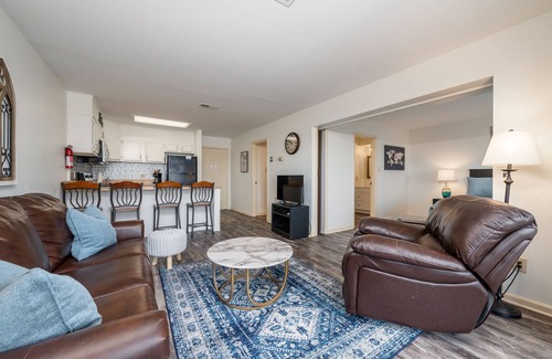 Lake Hamilton Condo | Labor Day Special! South Shore 1 BDRM! Mini-golf/Gameroom/Hot Tub & More!