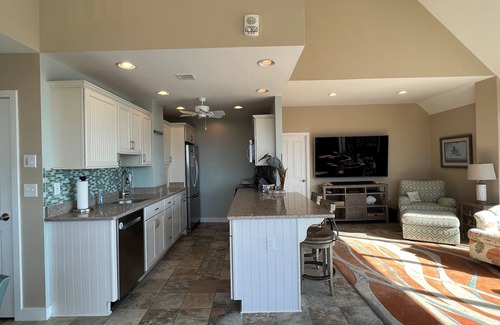 Bethany Beach Condo | Labor Day Weekend Special Sea Colony Oceanfront Penthouse 3 BR 2.5 BA sleeps 8
