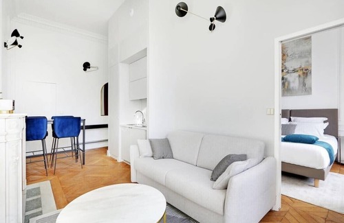 Grand Parc-Paul Doumer Apartment | Labruyère House - Royal Garden Suite