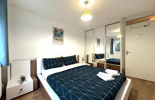 Haggerston House | Laburnum House-Comfortable Rooms Near City of London