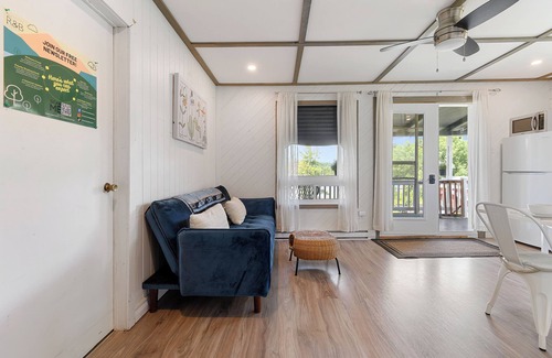 Northfield Cottage | Lac Heney 3BR w/Boat Launch Fishing-Friendly Cozy & Updated
