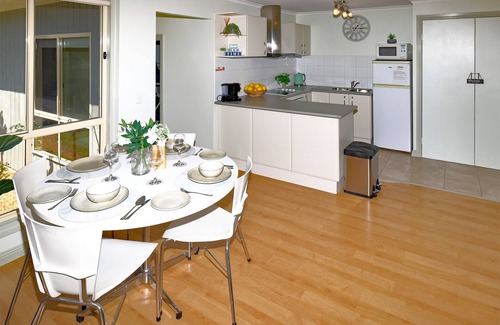 Mallacoota House | Lacy's Place pet Friendly in the Town Center