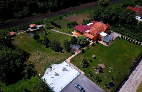 Nustar House | Ladanjska Kuca Maras