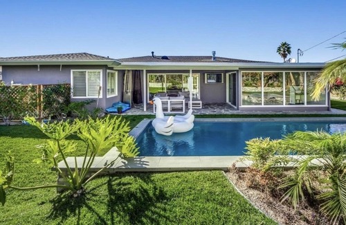 Ladera Heights House | LADERA HEIGHTS TROPICAL OASIS