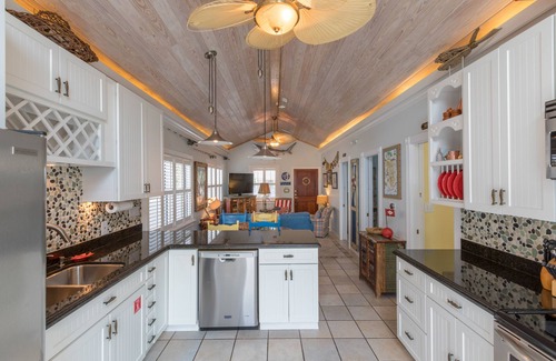 Uptown - Upper Duval House | LADY ADMIRAL ~ Sweet cottage & guest house with private pool off Duval!