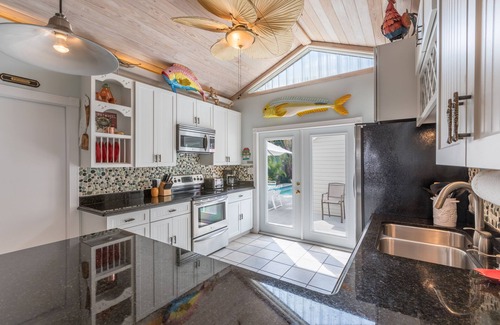 Uptown - Upper Duval House | LADY ADMIRAL ~ Sweet cottage & guest house with private pool off Duval!
