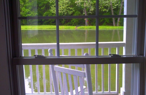 Sevierville Cottage | Lady Bear Lydia's Cottage on the Pond.