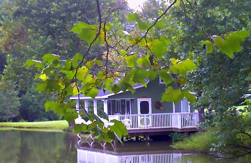 Sevierville Cottage | Lady Bear Lydia's Cottage on the Pond.