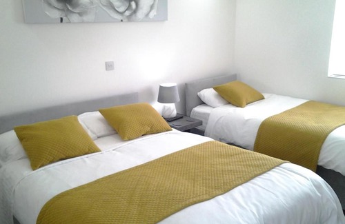 Dowlais Hotel | Lady Charlotte Guest rooms triple rooms