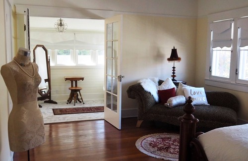 City Center Medford Bed & Breakfast | Lady Geneva Bed and Breakfast