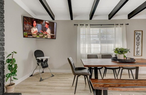 Las Vegas House | Lady Luck Oasis Large Pool Central Dogs Welcome