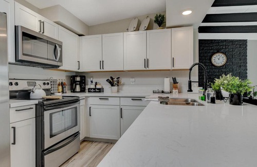 Las Vegas House | Lady Luck Oasis Large Pool Central Dogs Welcome