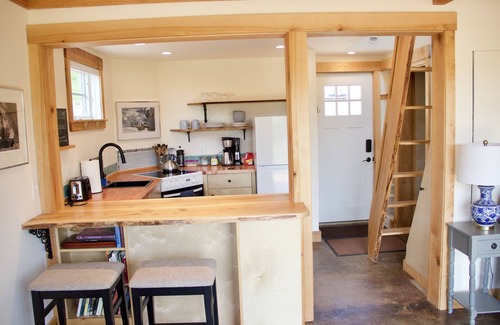 Blue Hill House | Ladyslipper – Cozy Cottage with Loft in Blue Hill town center