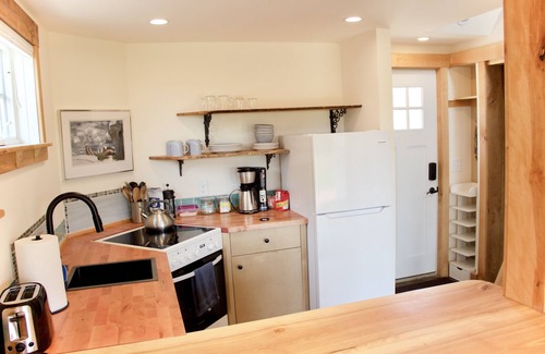 Blue Hill House | Ladyslipper – Cozy Cottage with Loft in Blue Hill town center
