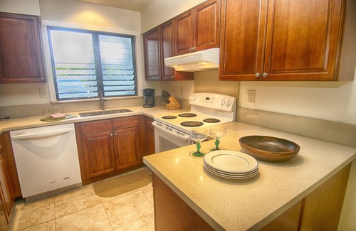 Wailua Condo | Lae Nani 214. A/C throughout this Ocean Front Condo and only a few steps to the Beach