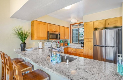 Wailua Condo | Lae Nani 422. Great View from this 2nd Floor Ocean Front Condo. The Main Bedroom Faces the Ocean!