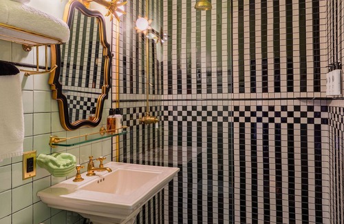University Heights Hotel | Lafayette Hotel & Club