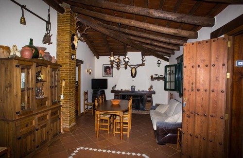 Cazalla De La Sierra House | LAGAR DEL MARRAQUIO