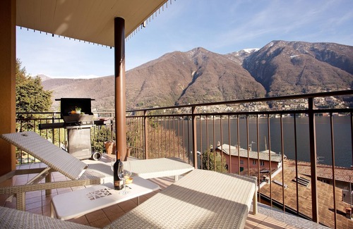 Laglio Apartment | Laglio Ribolla Azzuro with lake view and pool by Italian Apartments.