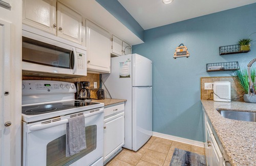 Point Venture House | Lago Vista Golf Getaway w/Decks + Pool Access!