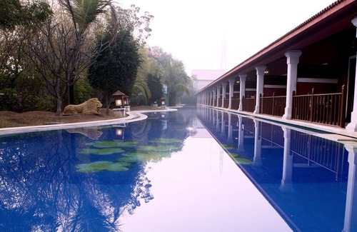 Bommaraspet Hotel | Lagoon Bay at Leonia