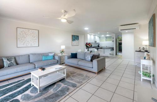 Hamilton Island Apartment | Lagoon Beachfront Lodge 005 on Hamilton Island by HamoRent