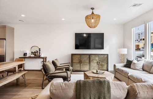 St. George House | Lagoon Daze: Desert Color Lagoon + Beaches
