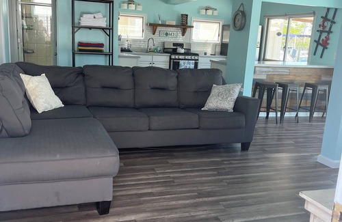 Beach Haven West House | Lagoon Getaway 2 Bedroom - 3min to LBI