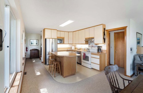 East Marion House | Lagoon Lodge: North Fork, Charming 3Br, Waterfront