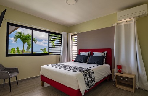 Vaitape Villa | Lagoon ,Ocean and Sunset view ! 5 minutes walking to restaurants and shops.