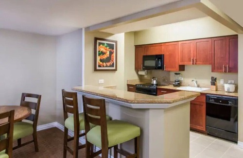 Waikiki Condo | Lagoon Tower, a Hilton Grand Vacations Club - 1 Bedroom Plus