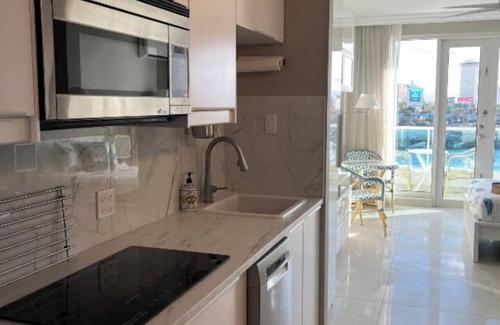 Puerta de Tierra Apartment | Lagoon View Studio | Balcony, Pool & Hot Tub