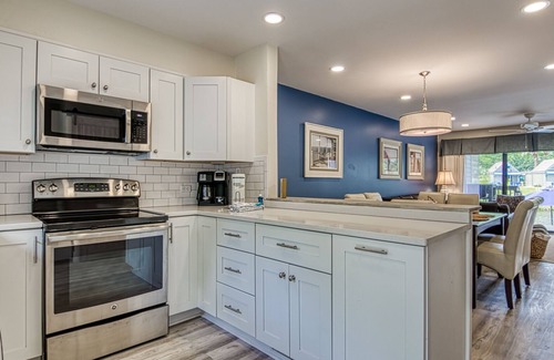 Palmetto Dunes Villa | Lagoon views at Ocean Cove, 1st flr bedroom, close to beach/oceanside restaurant